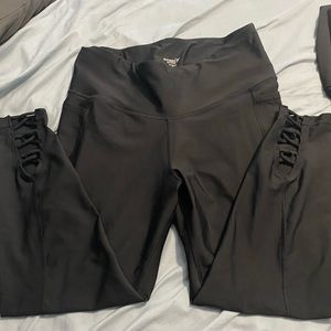 Old Navy power soft leggings. Cute detail in back of legs. Size XL petite